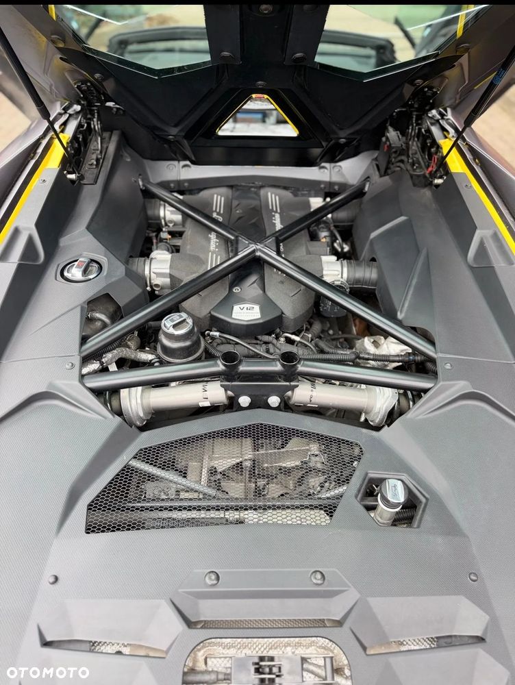 Lamborghini Aventador - 17