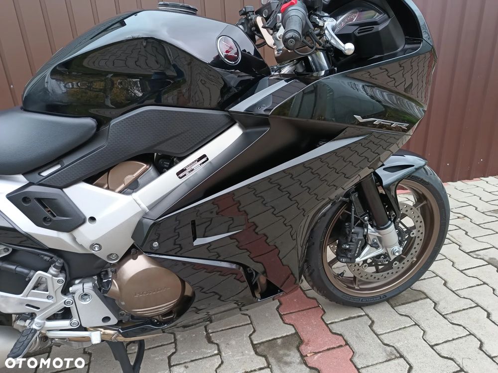 Honda VFR - 15