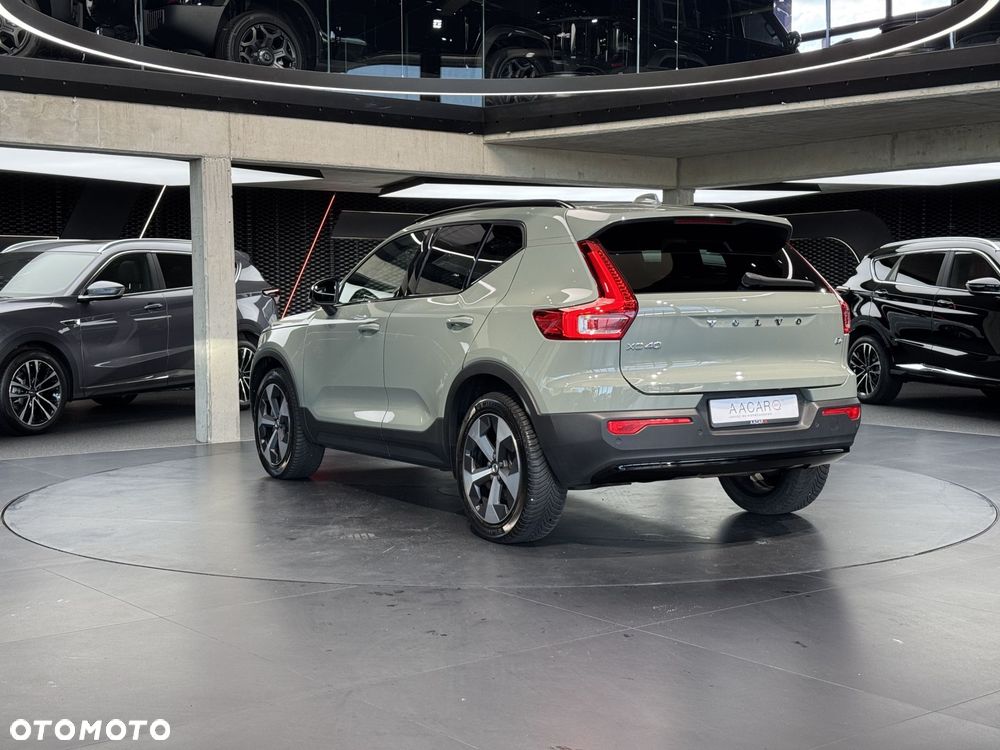 Volvo XC 40 B4 Plus Dark - 4
