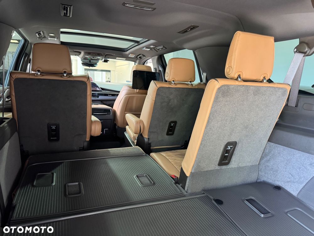 Cadillac Escalade - 29
