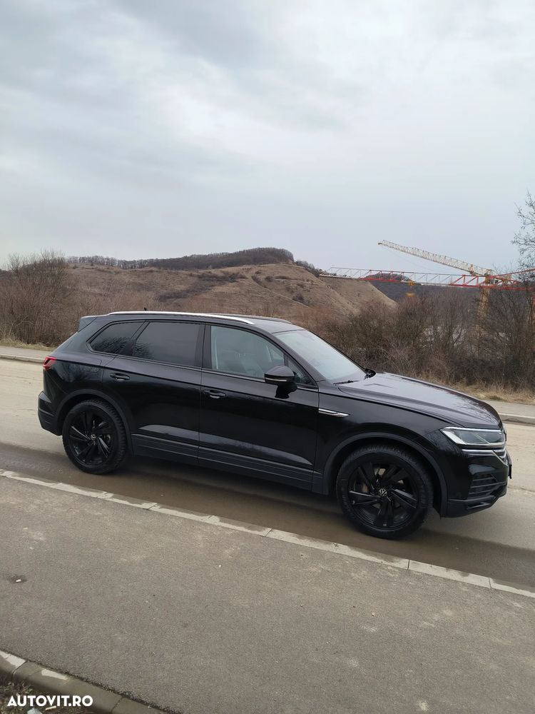 Volkswagen Touareg - 1