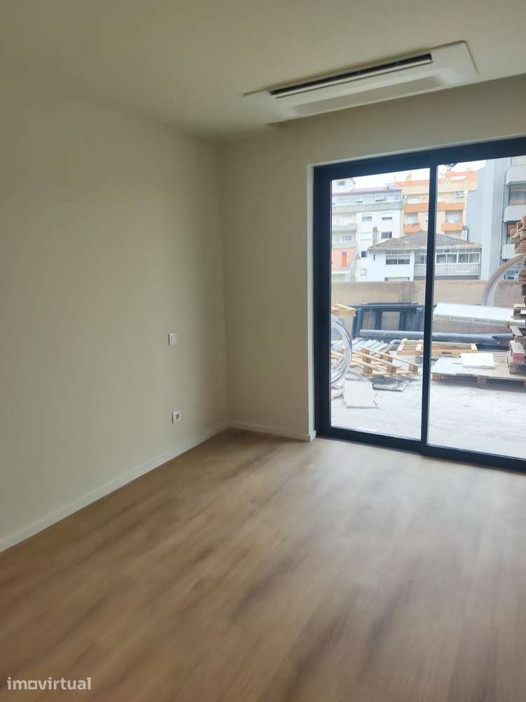 T0 c/ Lugar de garagem - 400m do METRO - Empreendimento Park Square - Grande imagem: 5/11