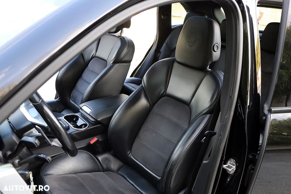 Porsche Cayenne 3.0 L - 20