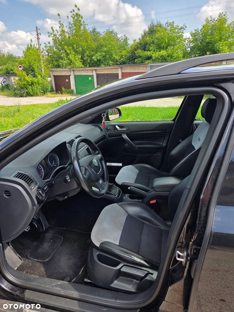 Skoda Octavia 2.0 TDI CR DPF RS - 8