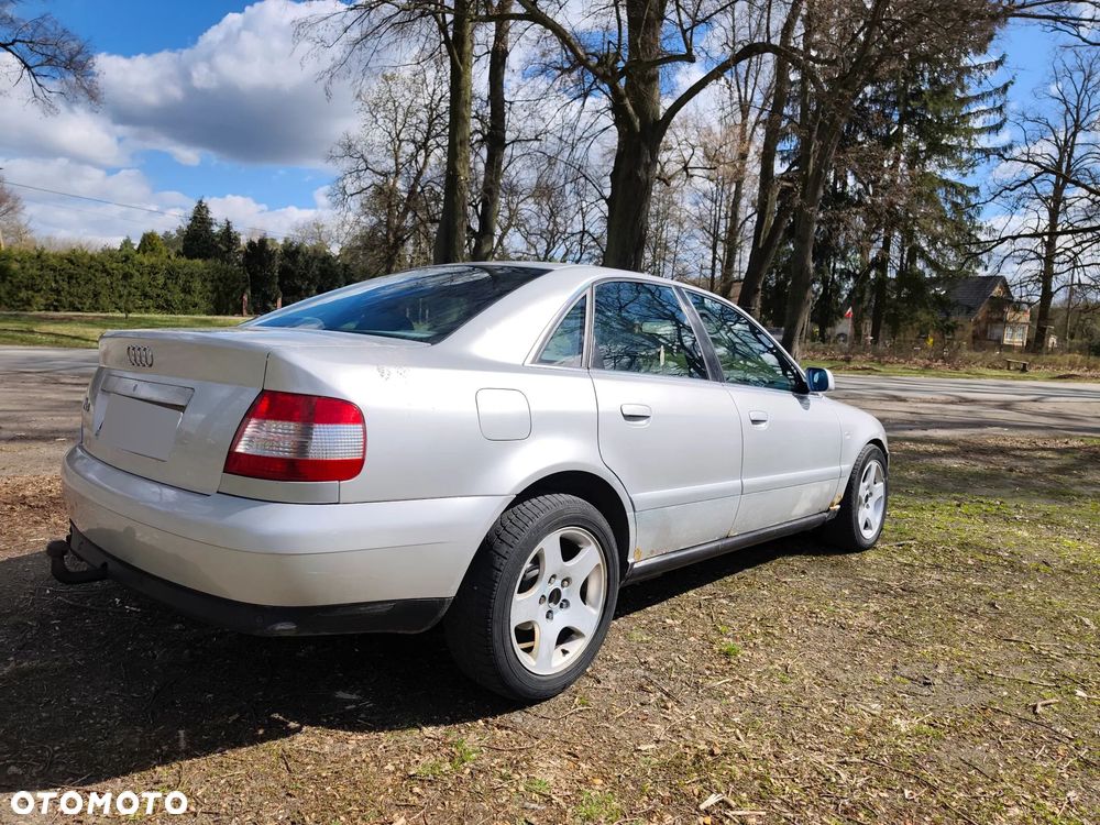 Audi A4 Limousine - 1