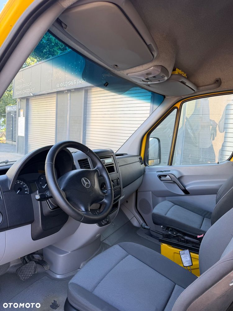 Mercedes-Benz Sprinter - 13