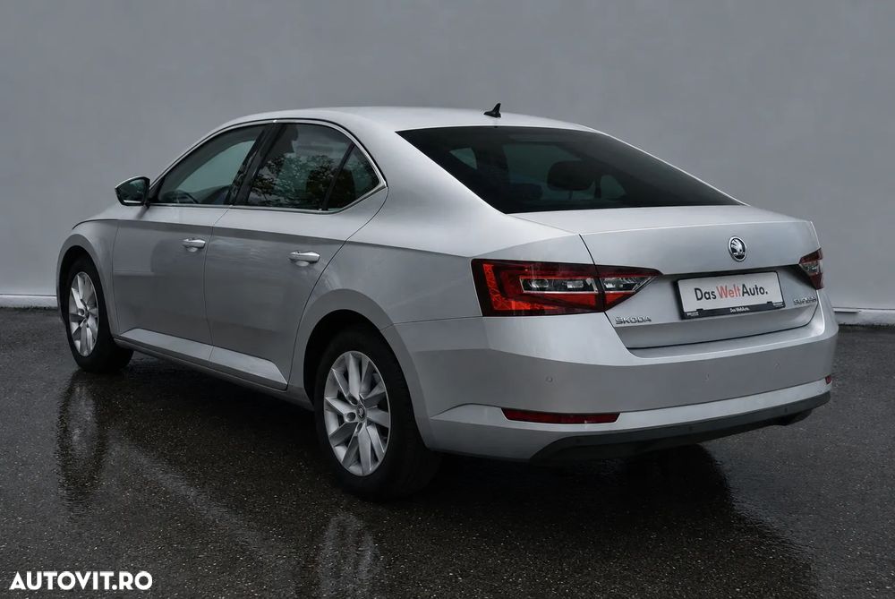 Skoda Superb 2.0 TDI DSG Ambition - 4