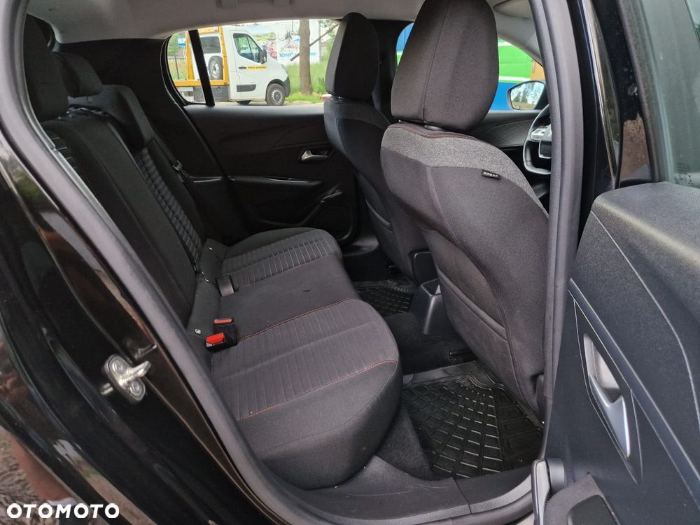 Peugeot 208 - 13