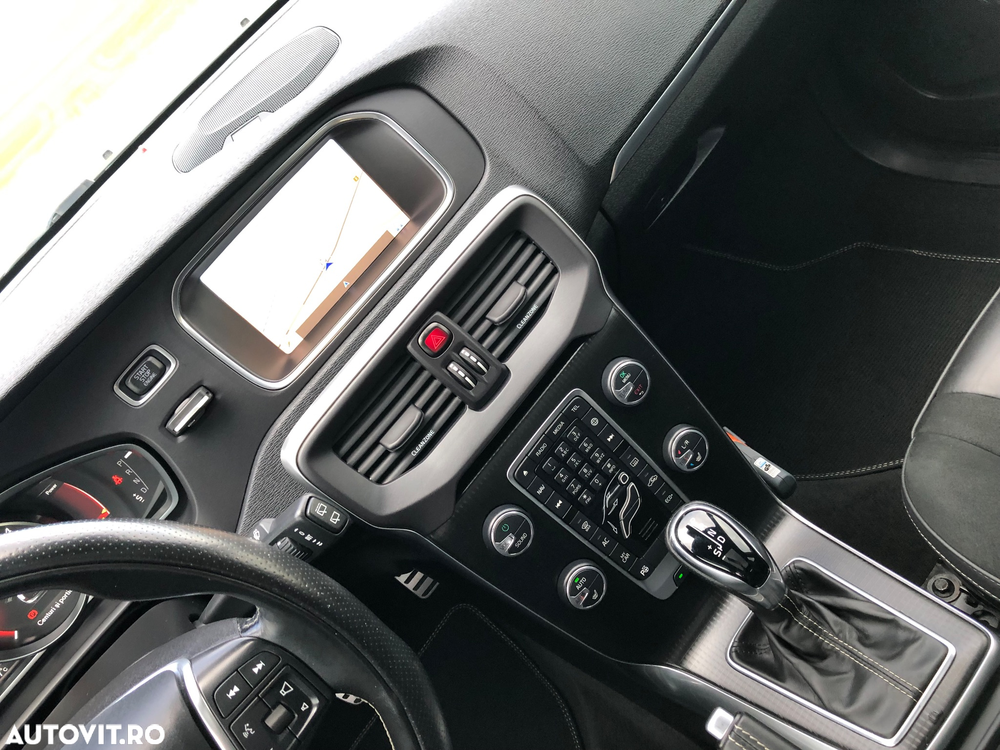 Volvo V40 D3 Geartronic RDesign - 11