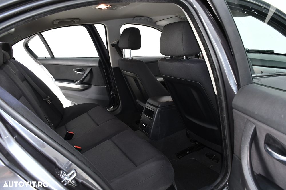 BMW Seria 3 318i - 11
