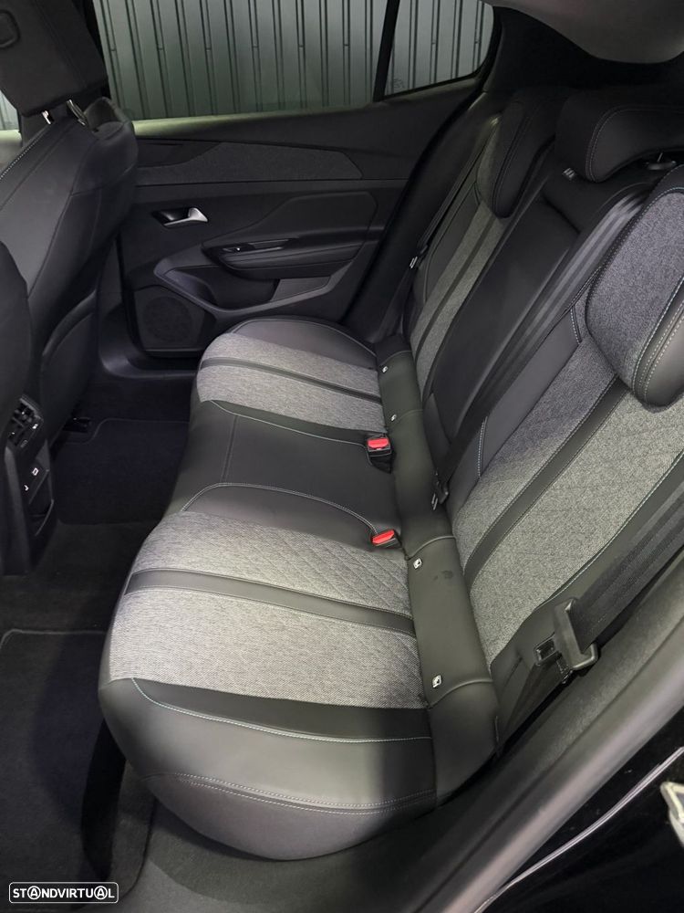 Peugeot 408 1.6 Hybrid Allure Pack e-EAT8 - 12