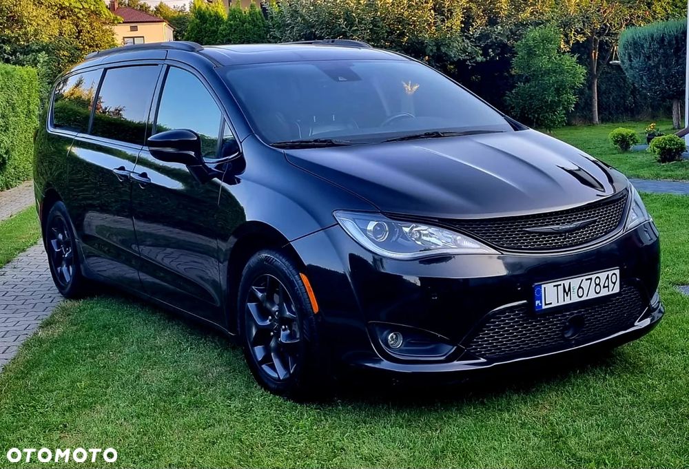 Chrysler Pacifica - 1