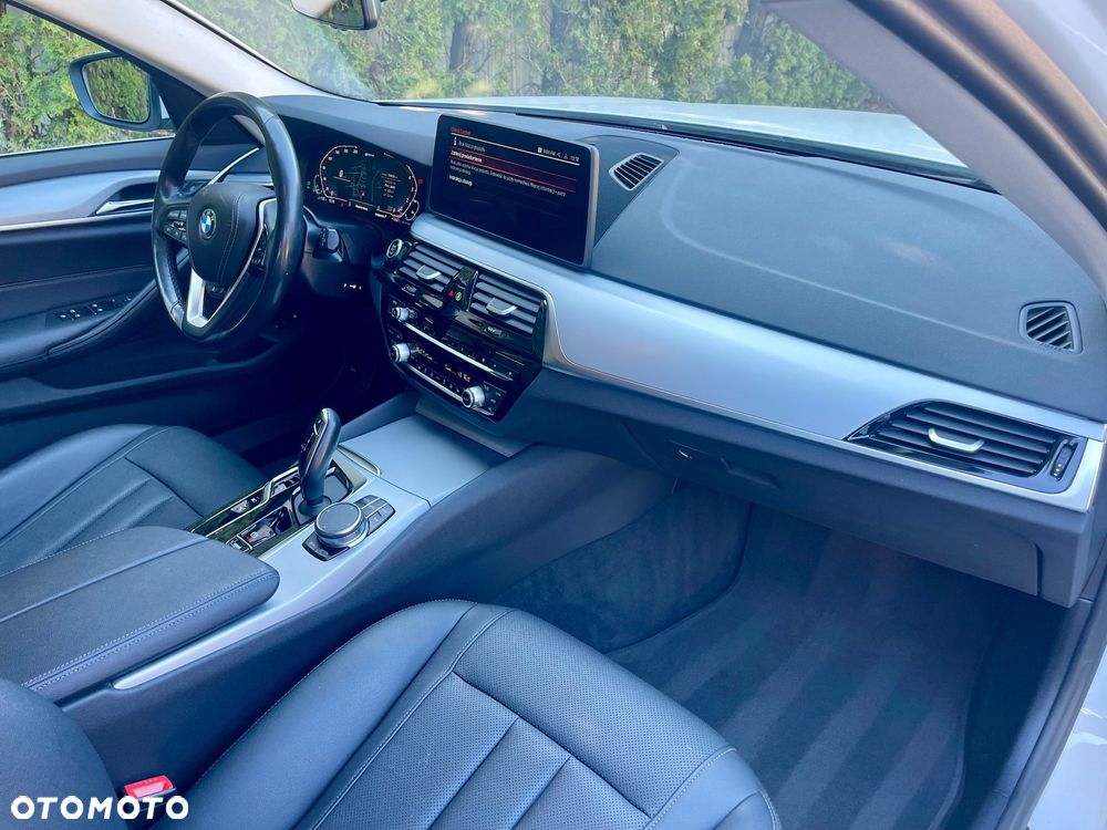 BMW Seria 5 530e xDrive - 13