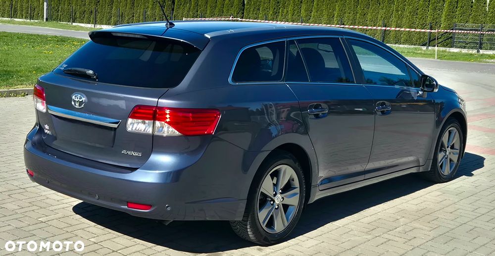Toyota Avensis 2.0 D-4D Executive - 4