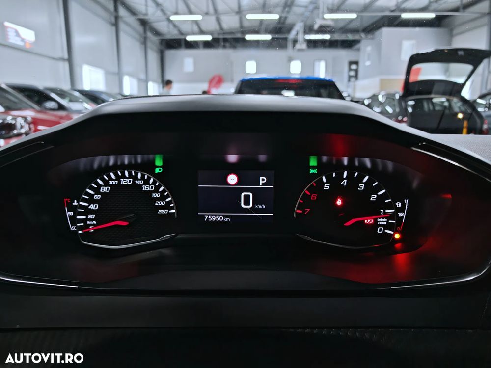 Peugeot 2008 PureTech 130 EAT8 Allure - 19