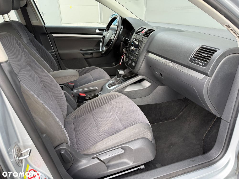 Volkswagen Golf - 29