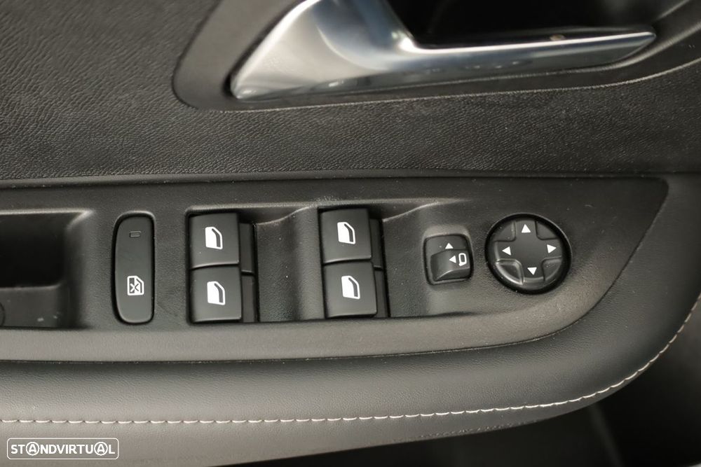 Peugeot 208 1.2 Hybrid Allure e-DCS6 - 21