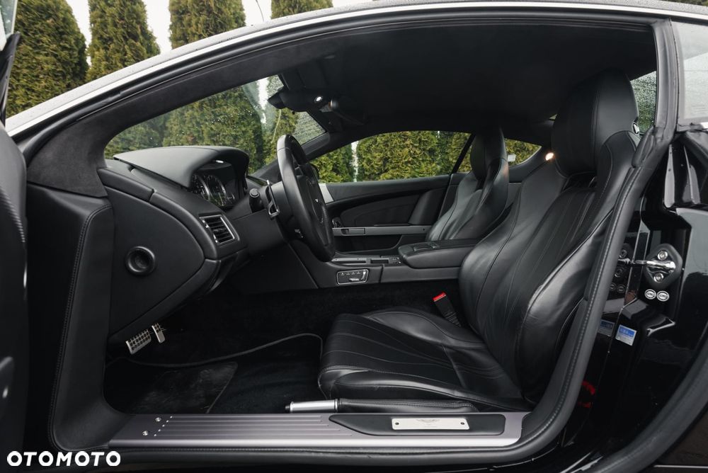 Aston Martin DB9 - 13