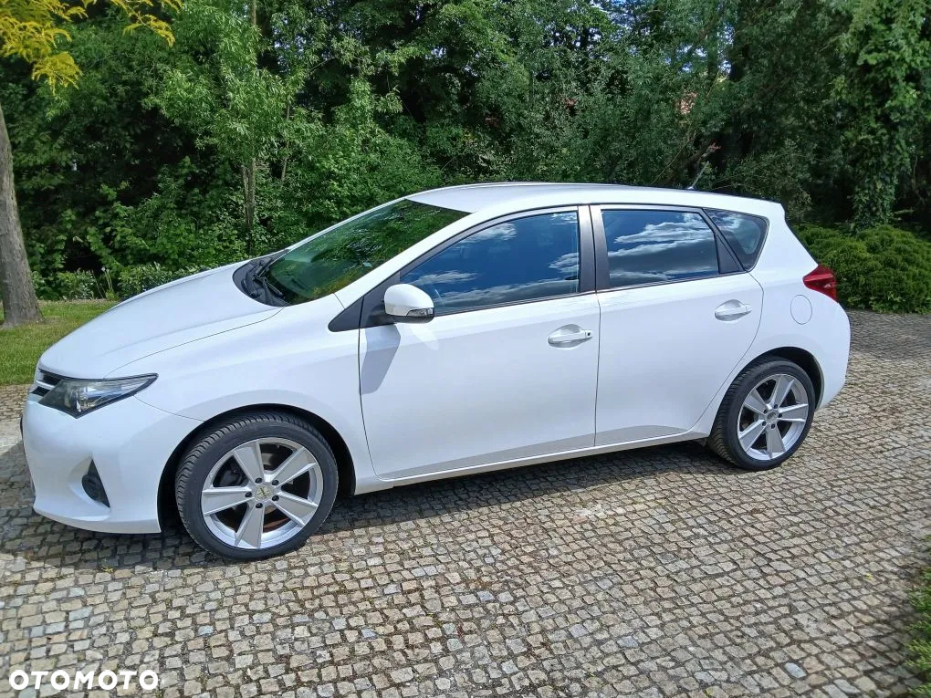 Toyota Auris 1.33 Dual-VVT-i Design Edition - 2
