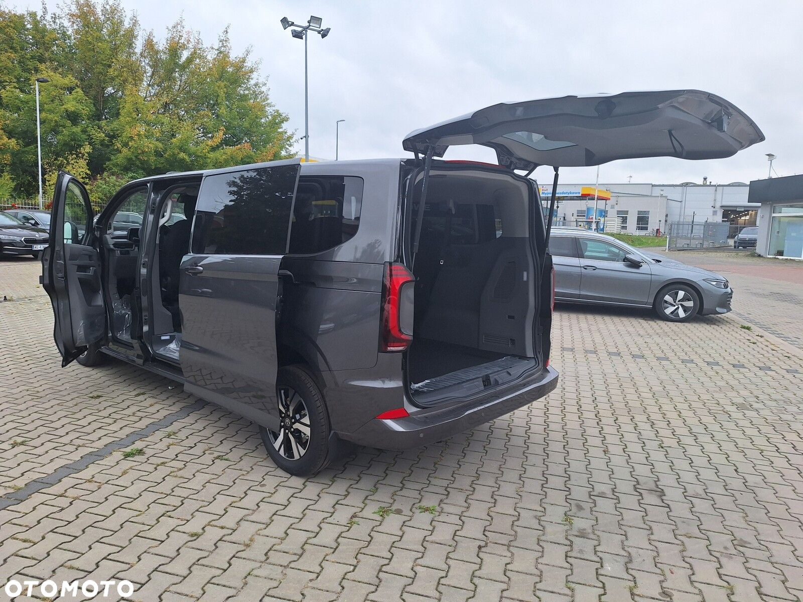 Volkswagen Caravelle - 14