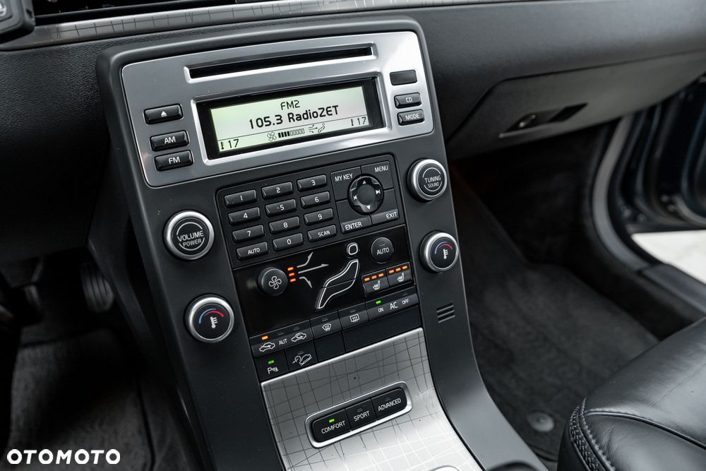 Volvo XC 70 D5 AWD Momentum - 30