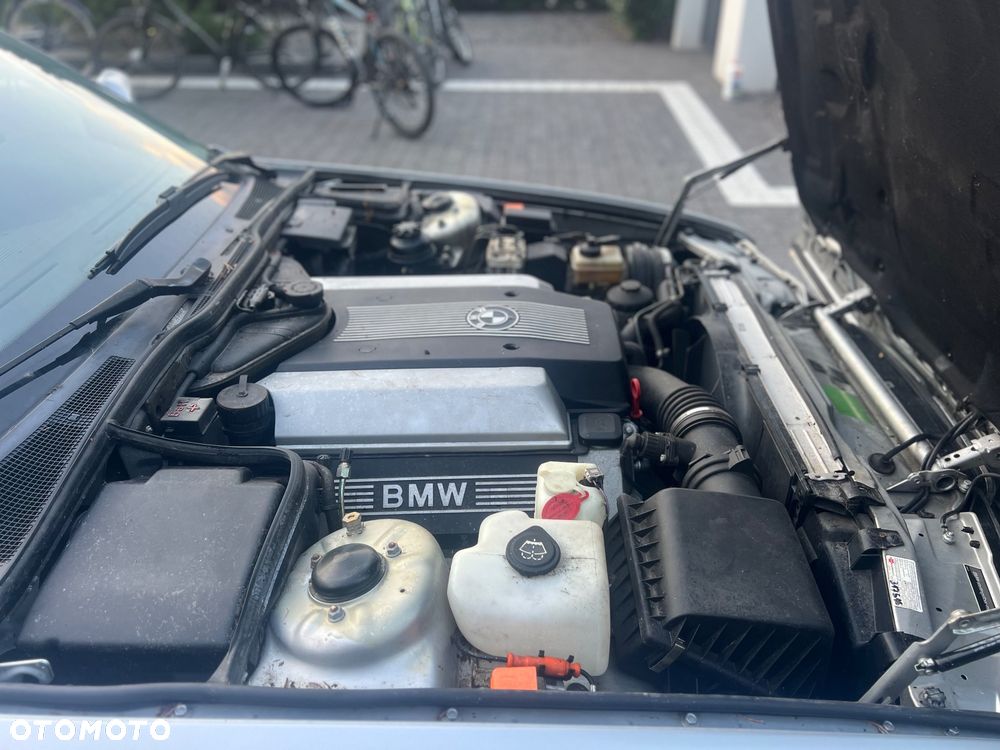 BMW Seria 7 740i V8 - 27