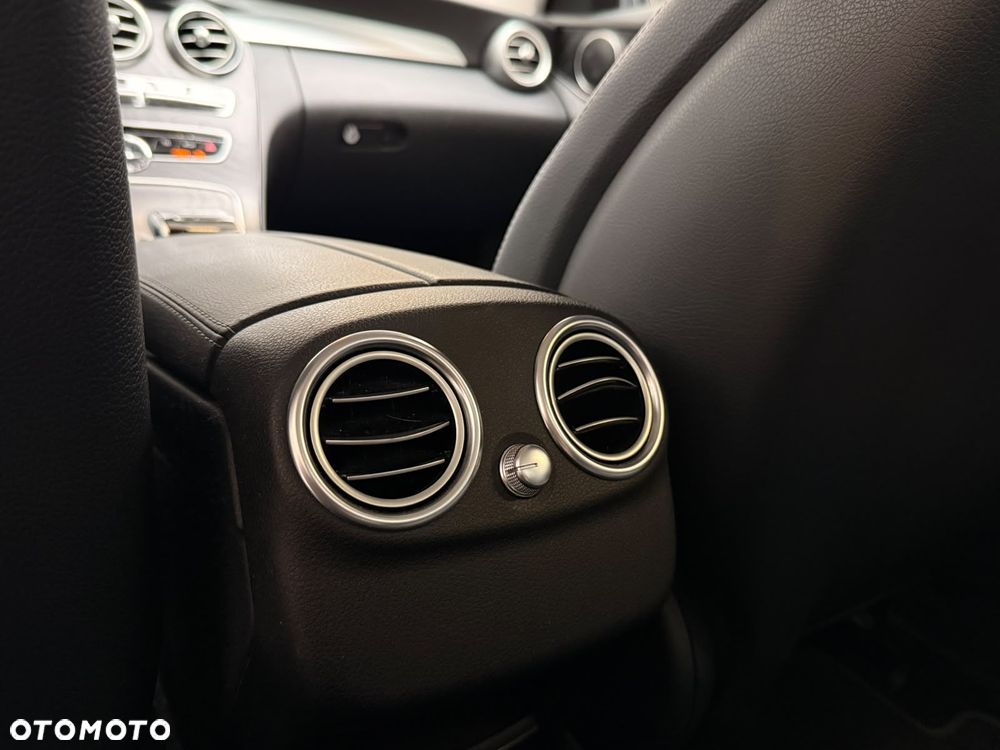 Mercedes-Benz Klasa C 200 4-Matic 7G-TRONIC - 32