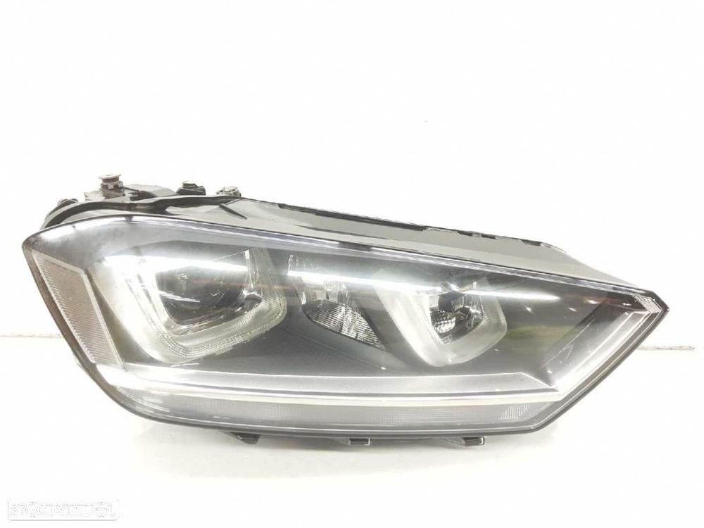 FAROL DIREITO VOLKSWAGEN GOLF SPORTSVAN VII AM112.2013 - 1