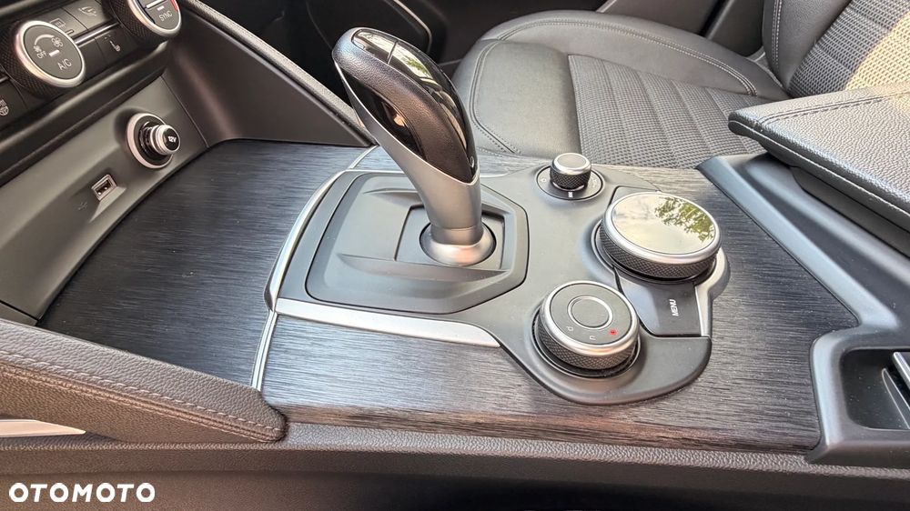 Alfa Romeo Stelvio 2.0 Turbo B-Tech Edition Q4 - 8