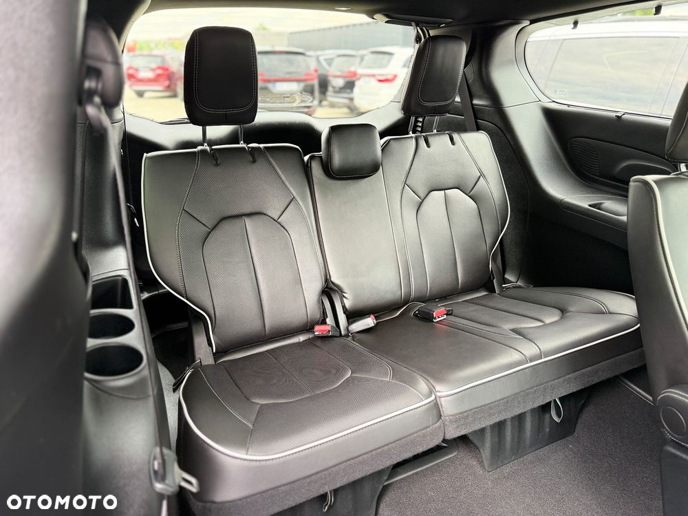 Chrysler Pacifica - 30