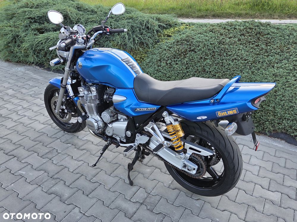 Yamaha XJR - 8
