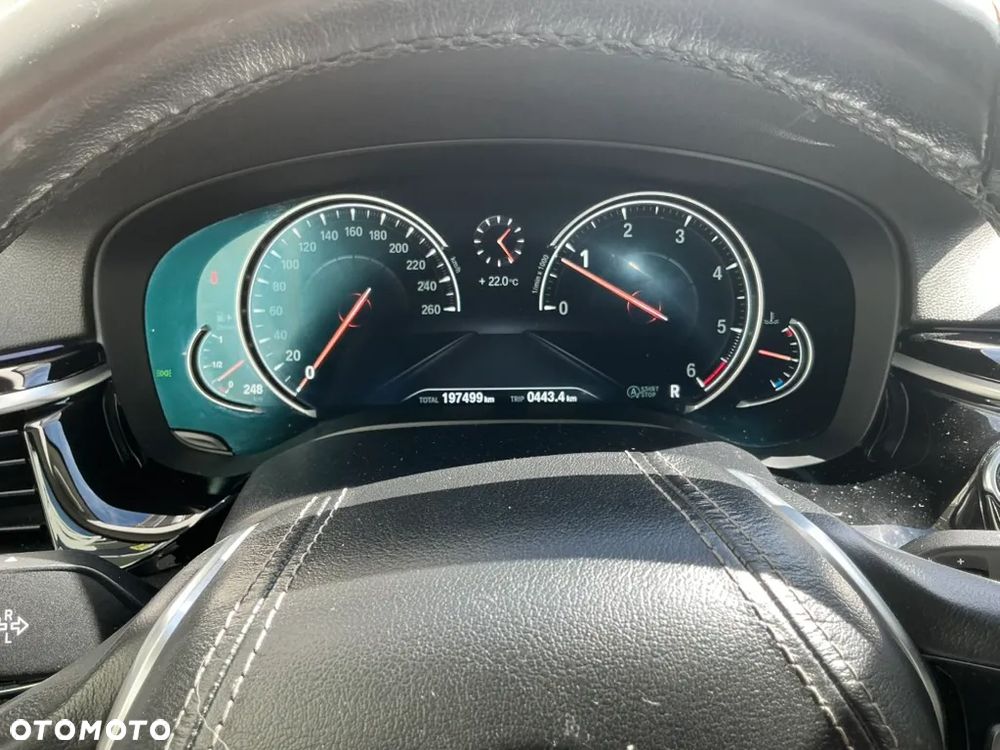 BMW Seria 5 520d Sport Line - 9