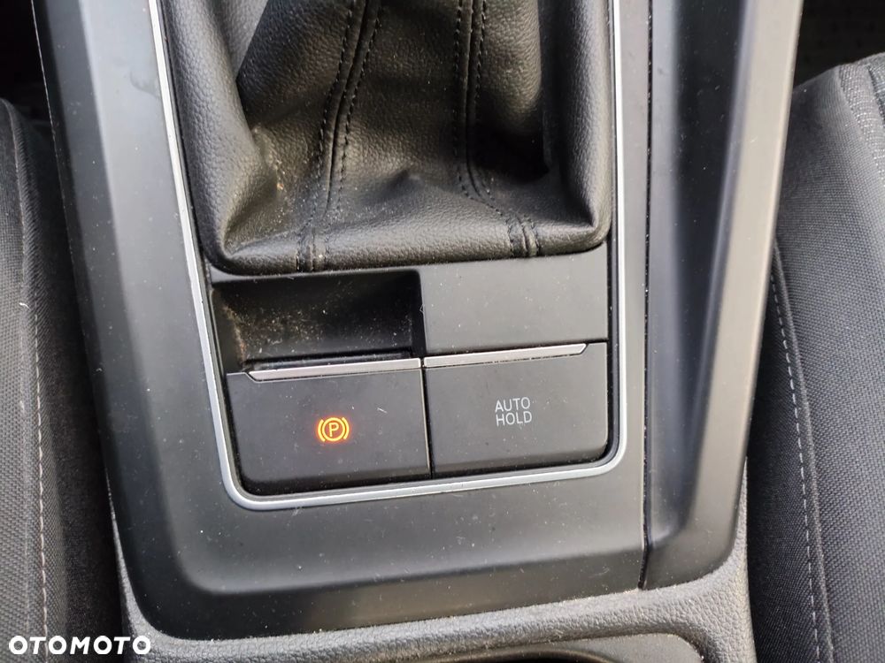Volkswagen Golf 2.0 TDI SCR Life - 26