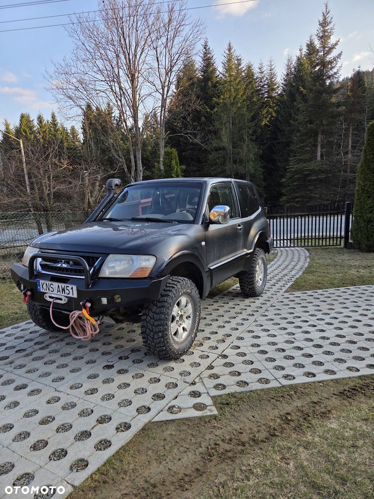 Mitsubishi Pajero - 1