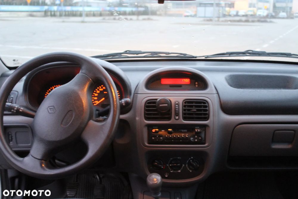 Renault Clio 1.2i RT - 10