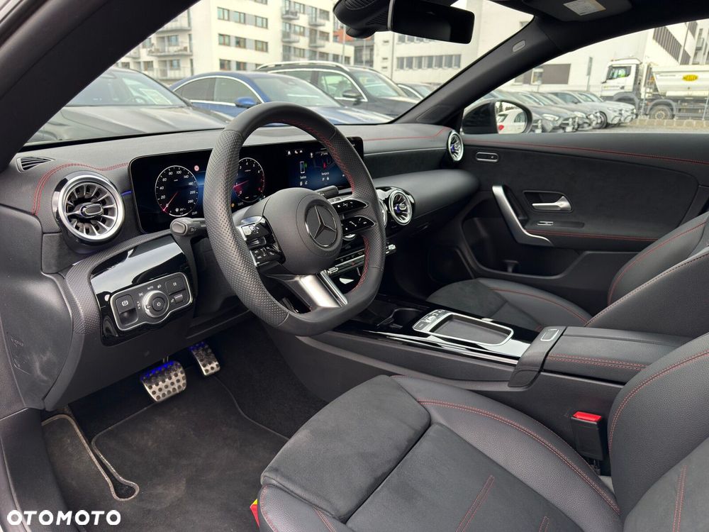 Mercedes-Benz CLA 200 AMG Line 7G-DCT - 14