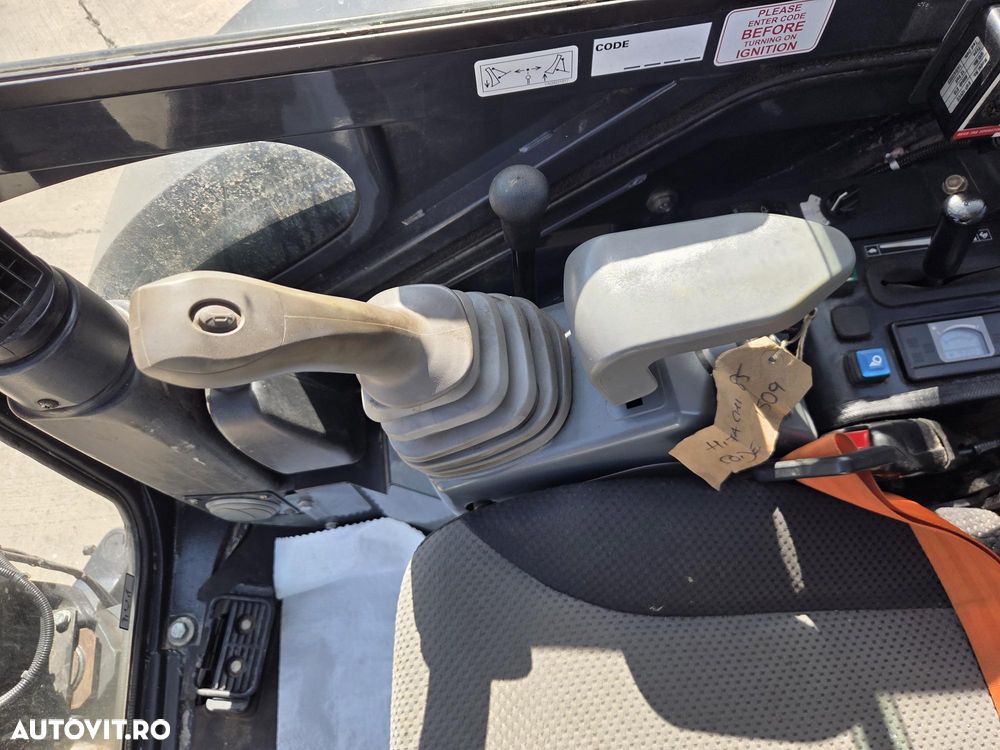 Hitachi ZX26U-6, 2024, 939 ore, Masa operationala 2,74tone, CUPLA RAPIDA mecanica+cupa ingusta+cupa lata+cupa taluz neinclinabila, LAMA NIVELARE, inst picon pe brate, fara aer conditionat, latime 1,2m, ridica 1,6 tone, JAPONIA, leasing-PROMOTIE 31.900Eur+Tva - 18