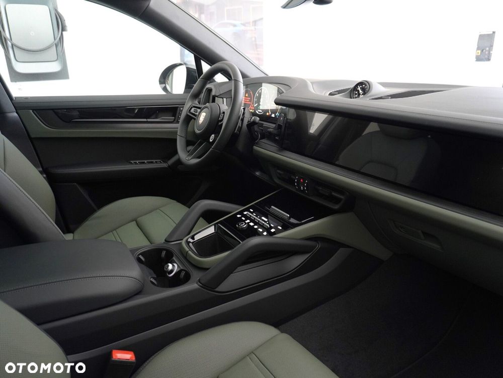 Porsche Cayenne E-Hybrid PHEV Black Edition - 32