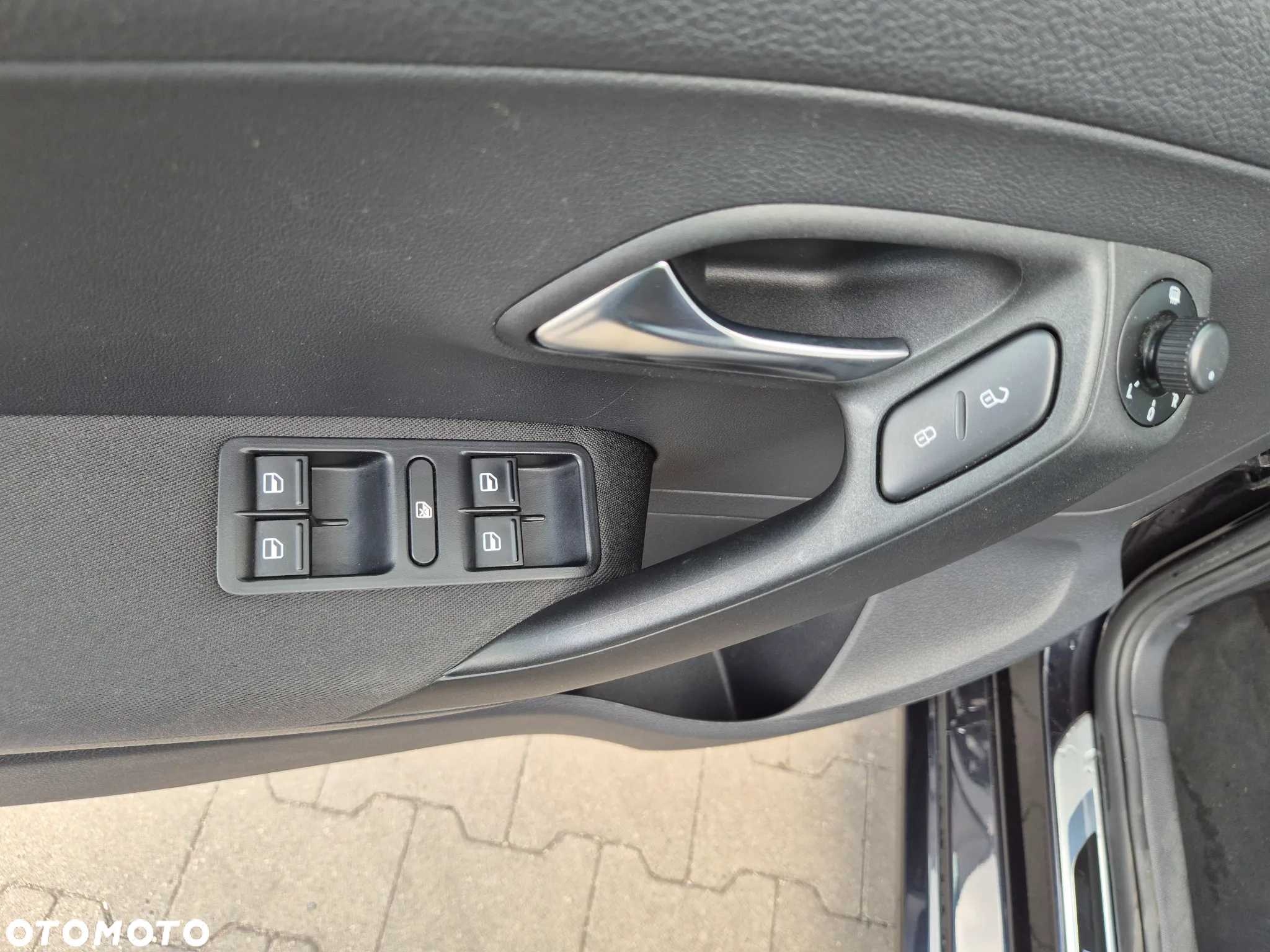 Volkswagen Polo 1.2 TSI MATCH - 17