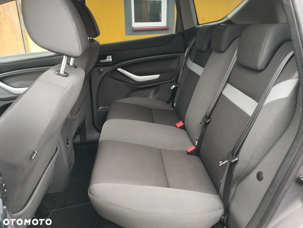 Ford Kuga 2.0 TDCi 2x4 Titanium - 27