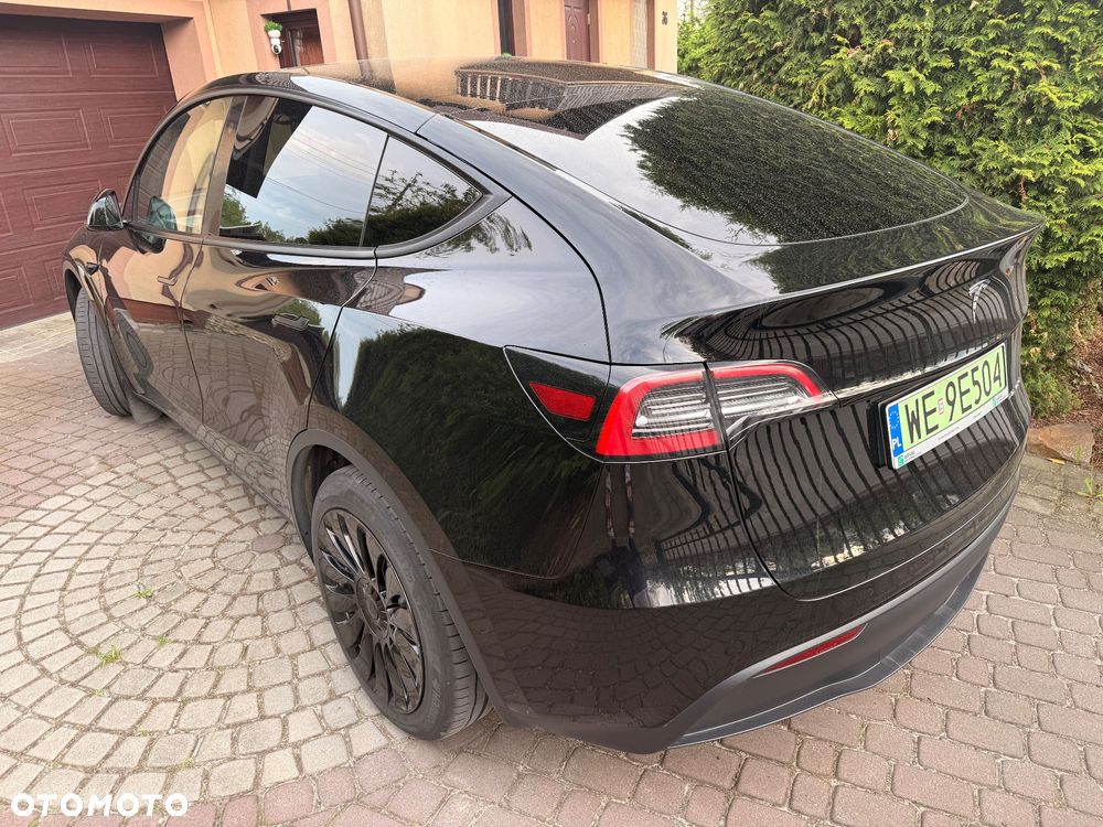 Tesla Model Y - 4