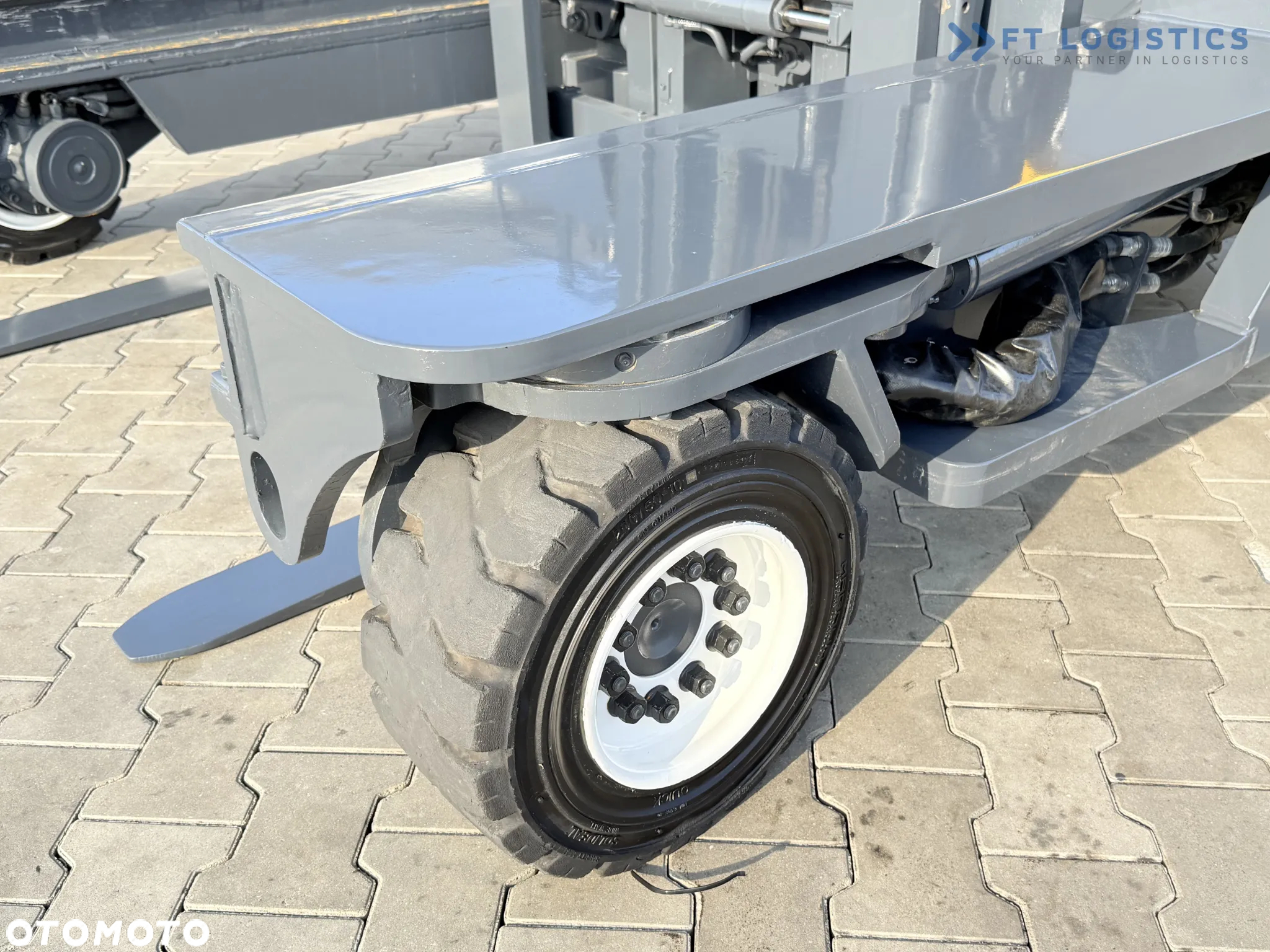 Combilift WÓZEK CZTEROKIERUNKOWY - WIELOKIERUNKOWY C4000 / GAS / DUPLEX 4500MM /JEDYNE 6604 MOTOGODZIN /  PRZESUW WIDEŁ / PEŁNA KABINA / STAN IDEALNY / Szeroka oferta wózków czterokierunkowych i bocznych, dopasowanych do różnorodnych potrzeb i zastosowań - 4