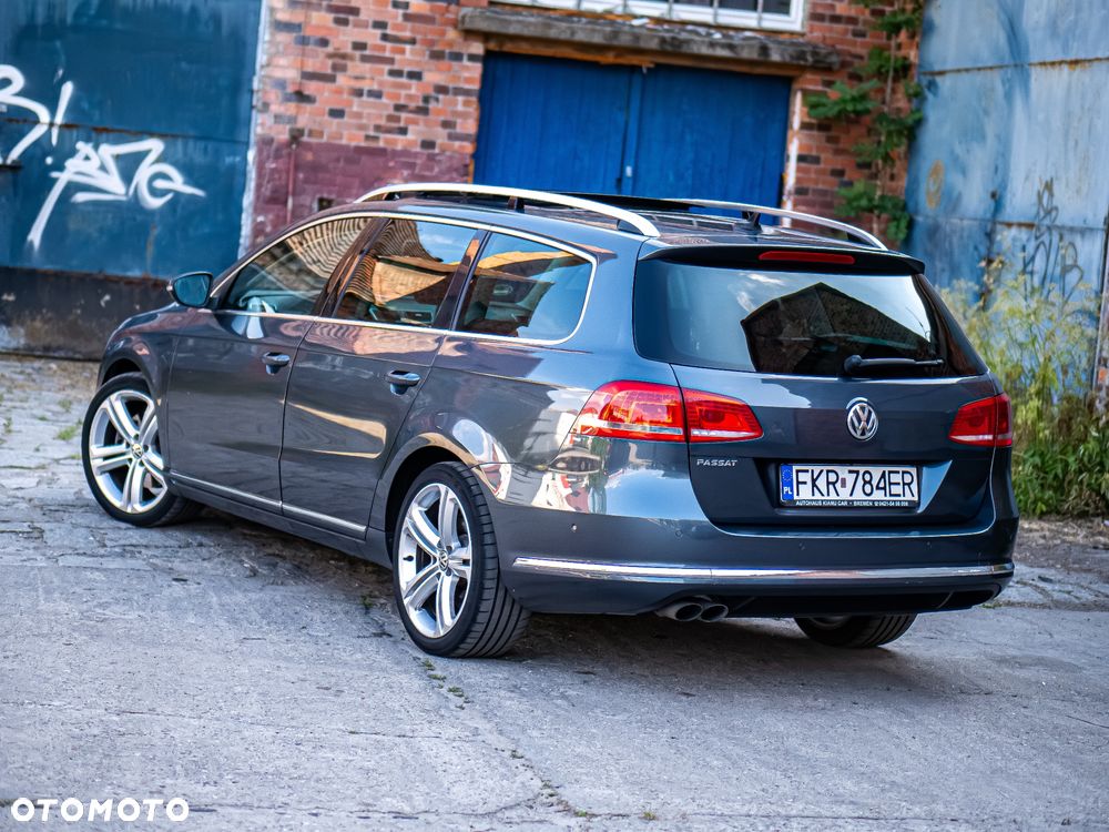 Volkswagen Passat 2.0 TDI Highline - 16