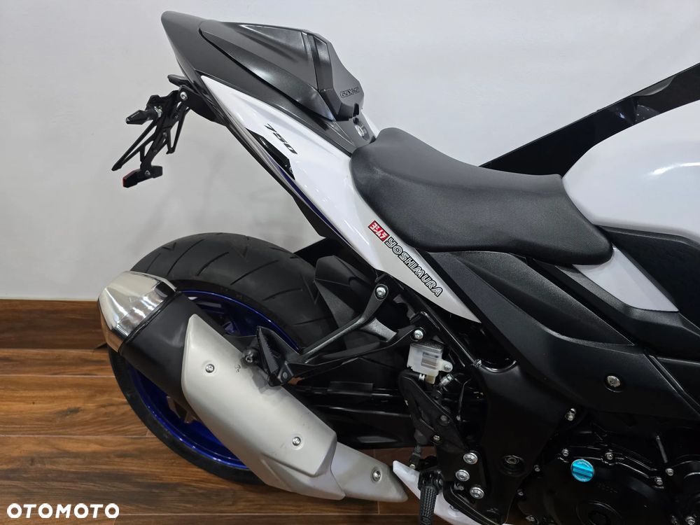 Suzuki GSX - 18