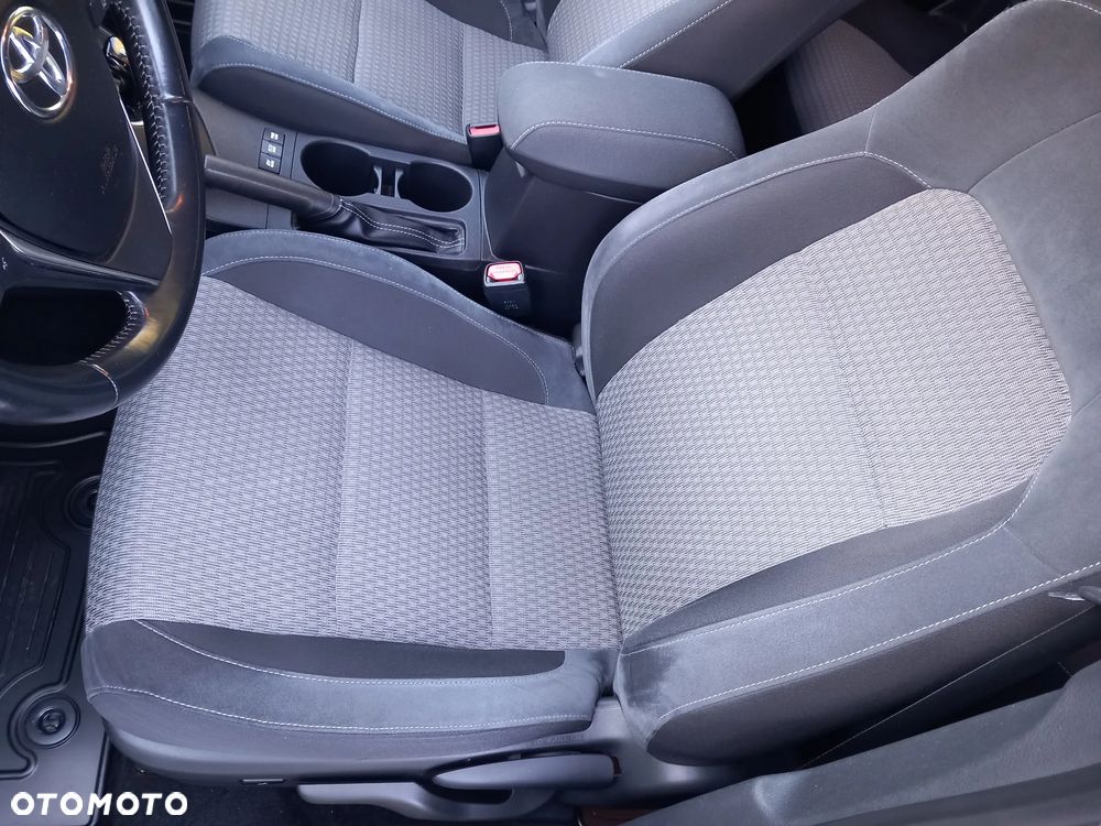 Toyota Auris Hybrid 135 Selection - 14