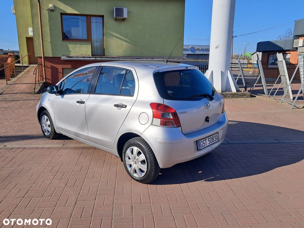 Toyota Yaris 1.0 Premium - 4