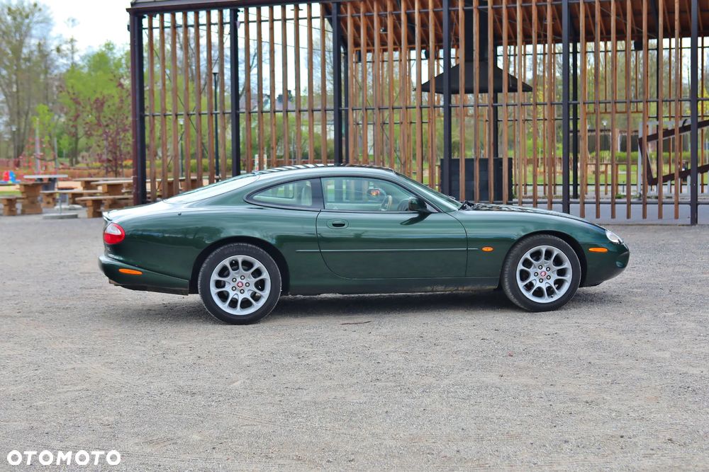 Jaguar XK XKR Coupe - 19
