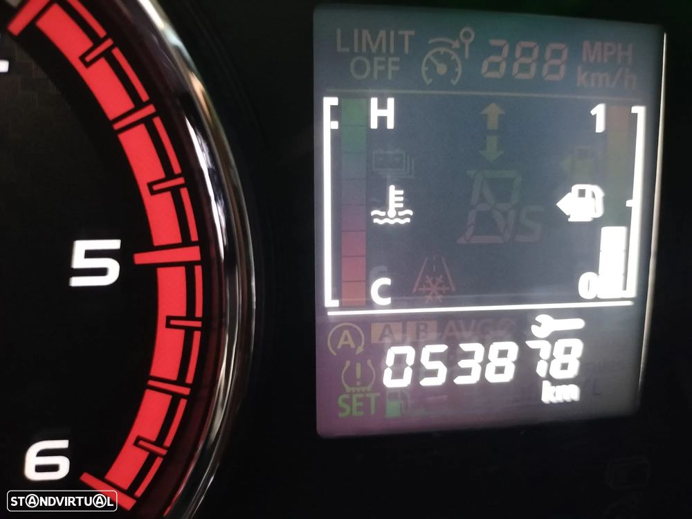 Mitsubishi L200 2.4 DI-D CD Sport Strakar 4WD - 8