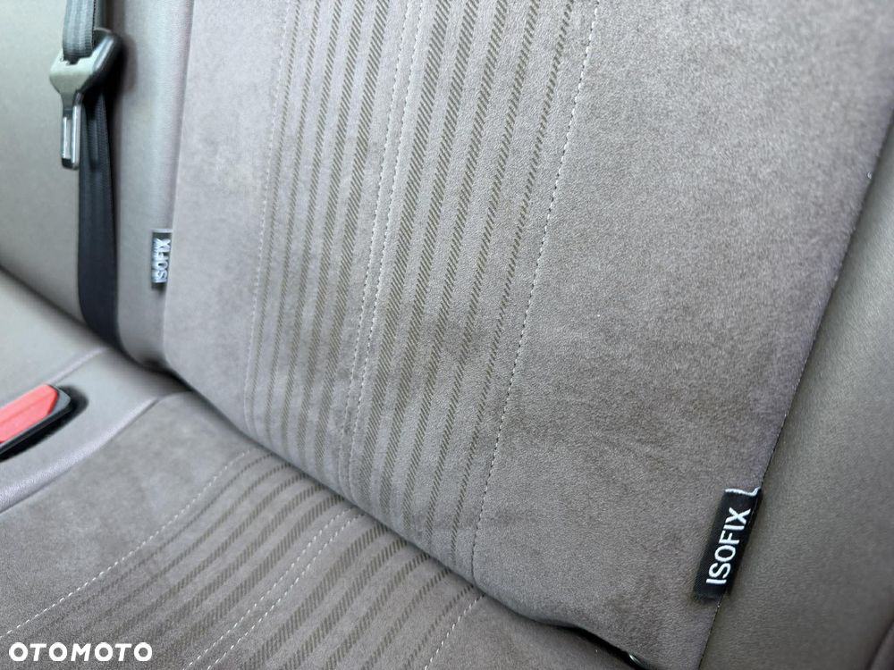 Peugeot 2008 1.6 e-HDi Allure S&S - 18