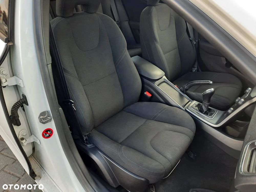 Volvo V40 D3 Momentum - 24